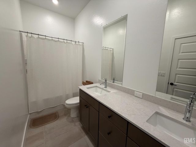8301 Merrion Square Avenue, Bakersfield, CA 93311