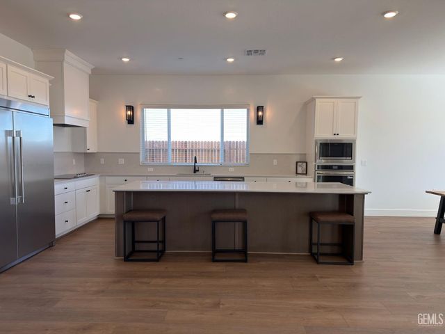 8301 Merrion Square Avenue, Bakersfield, CA 93311