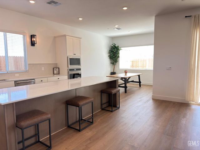 8301 Merrion Square Avenue, Bakersfield, CA 93311
