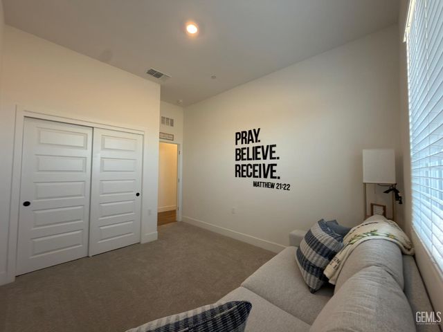 8301 Merrion Square Avenue, Bakersfield, CA 93311