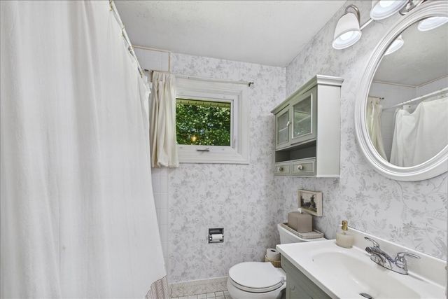 36 Regal St, Holliston, MA 01746