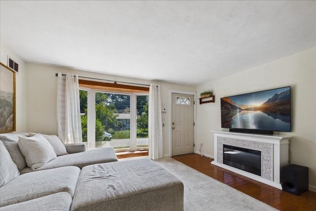 36 Regal St, Holliston, MA 01746
