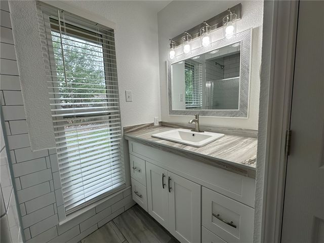 314 San Saba Dr, Portland, TX 78374