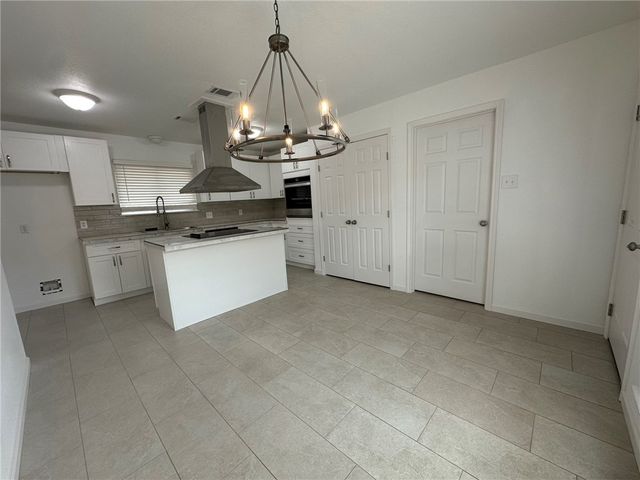 314 San Saba Dr, Portland, TX 78374