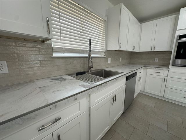 314 San Saba Dr, Portland, TX 78374