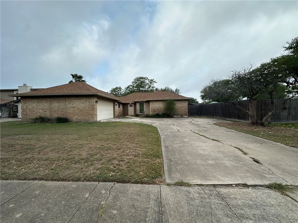 314 San Saba Dr, Portland, TX 78374
