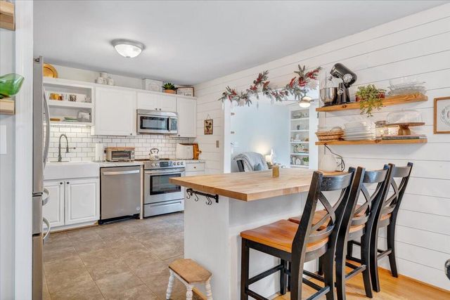 2919 Purple Finch RD, Roanoke, VA 24018