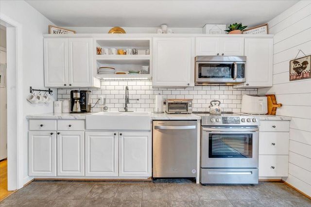 2919 Purple Finch RD, Roanoke, VA 24018