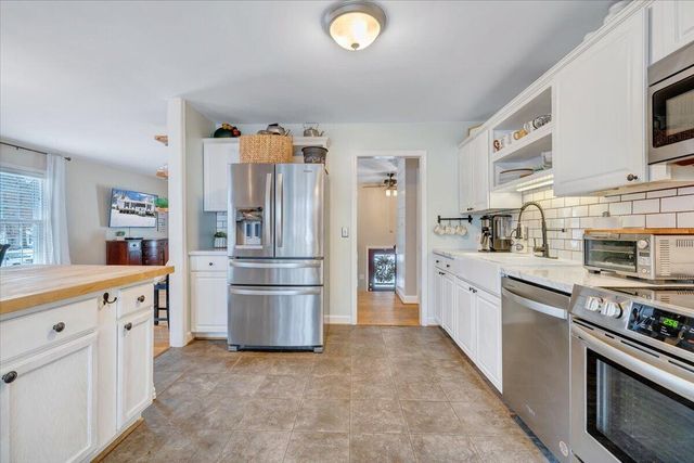 2919 Purple Finch RD, Roanoke, VA 24018