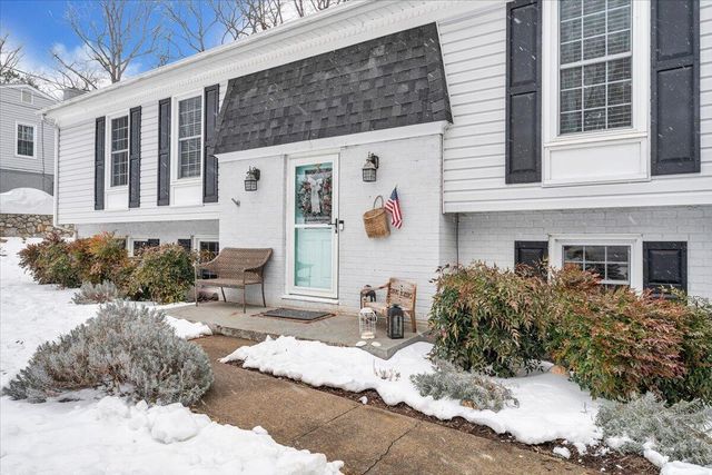 2919 Purple Finch RD, Roanoke, VA 24018