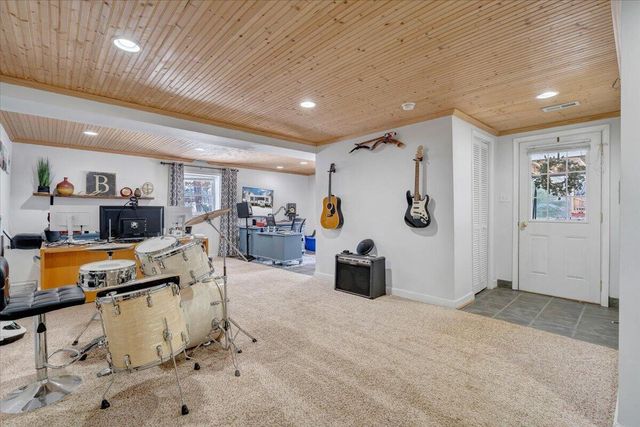 2919 Purple Finch RD, Roanoke, VA 24018