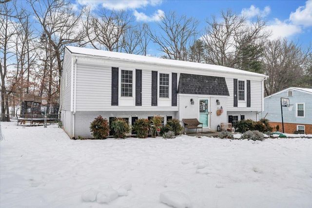 2919 Purple Finch RD, Roanoke, VA 24018