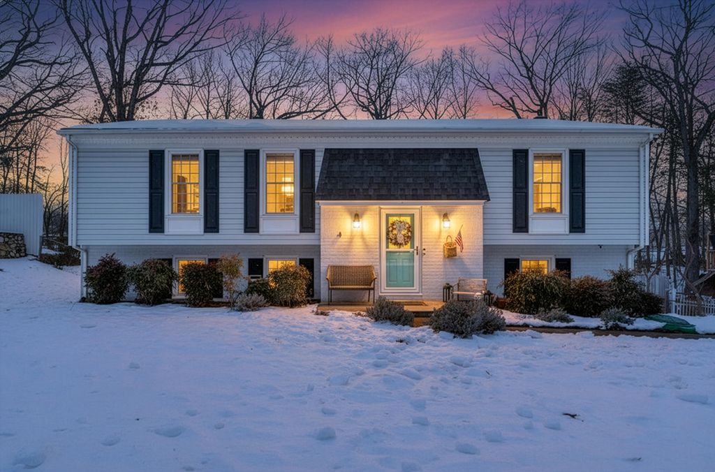 2919 Purple Finch RD, Roanoke, VA 24018