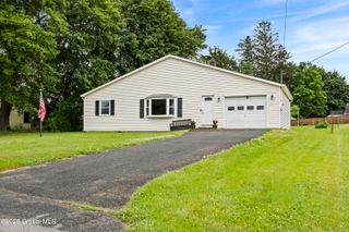 6 Hidley Rd Extension, North Greenbush, NY 12198