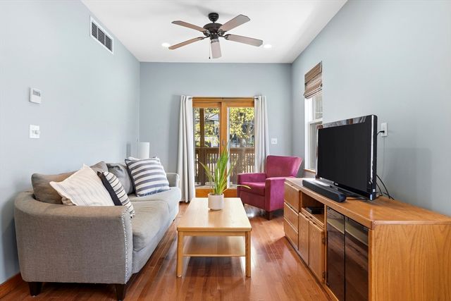 419 E 3rd St 2, Boston, MA 02127