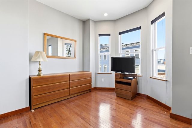 419 E 3rd St 2, Boston, MA 02127