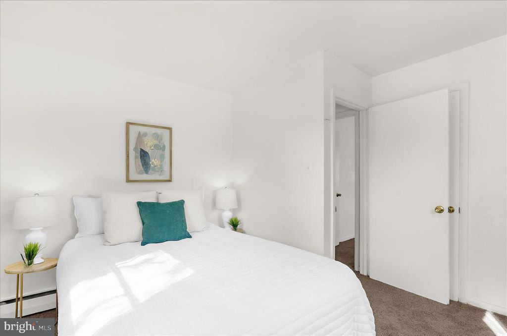 Image 10 of property listing at 120 ROSELAWN RD, Annapolis, MD 21403