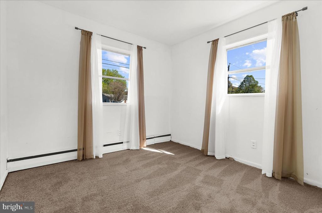 Image 13 of property listing at 120 ROSELAWN RD, Annapolis, MD 21403