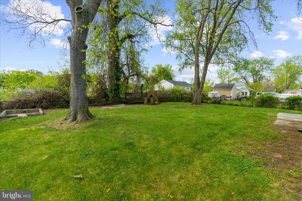 Image 16 of property listing at 120 ROSELAWN RD, Annapolis, MD 21403