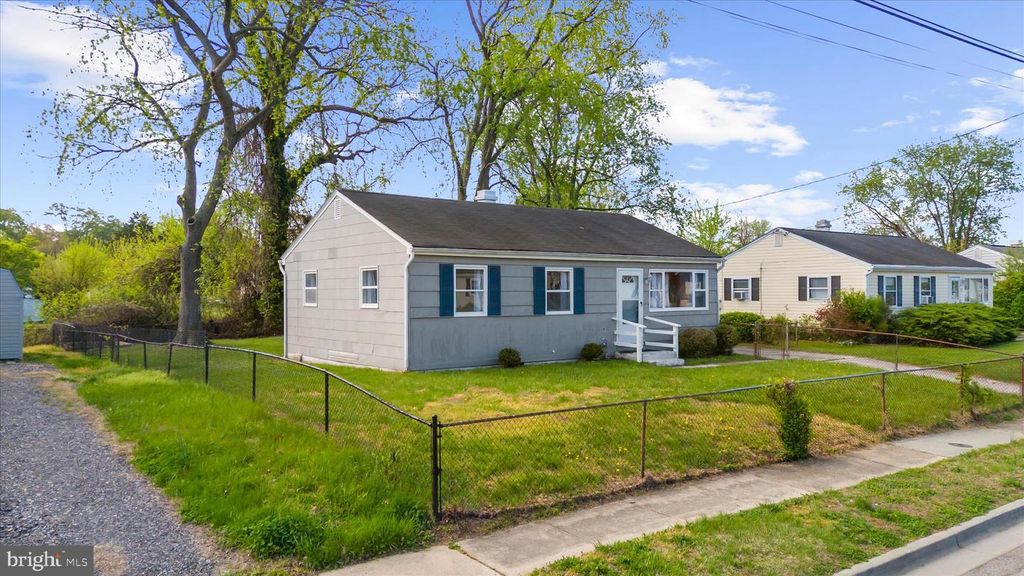 Image 18 of property listing at 120 ROSELAWN RD, Annapolis, MD 21403