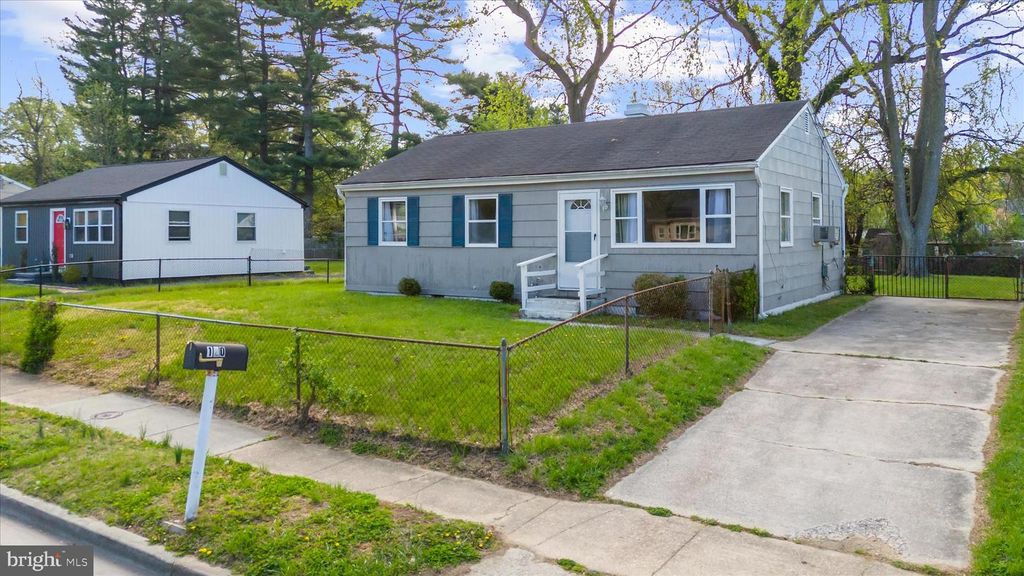 Image 19 of property listing at 120 ROSELAWN RD, Annapolis, MD 21403