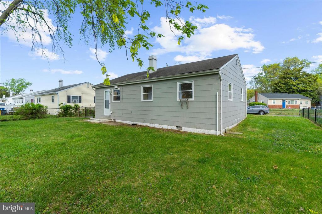 Image 20 of property listing at 120 ROSELAWN RD, Annapolis, MD 21403