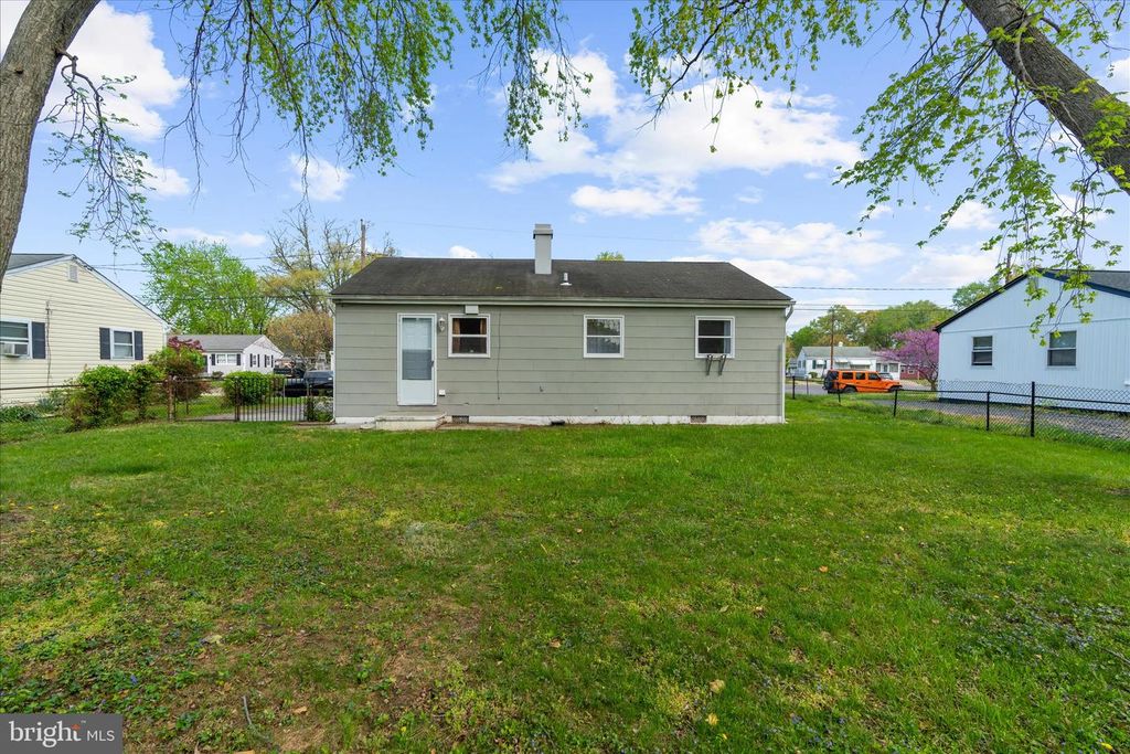 Image 21 of property listing at 120 ROSELAWN RD, Annapolis, MD 21403