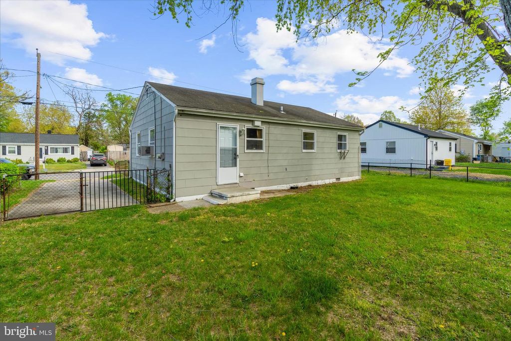 Image 22 of property listing at 120 ROSELAWN RD, Annapolis, MD 21403