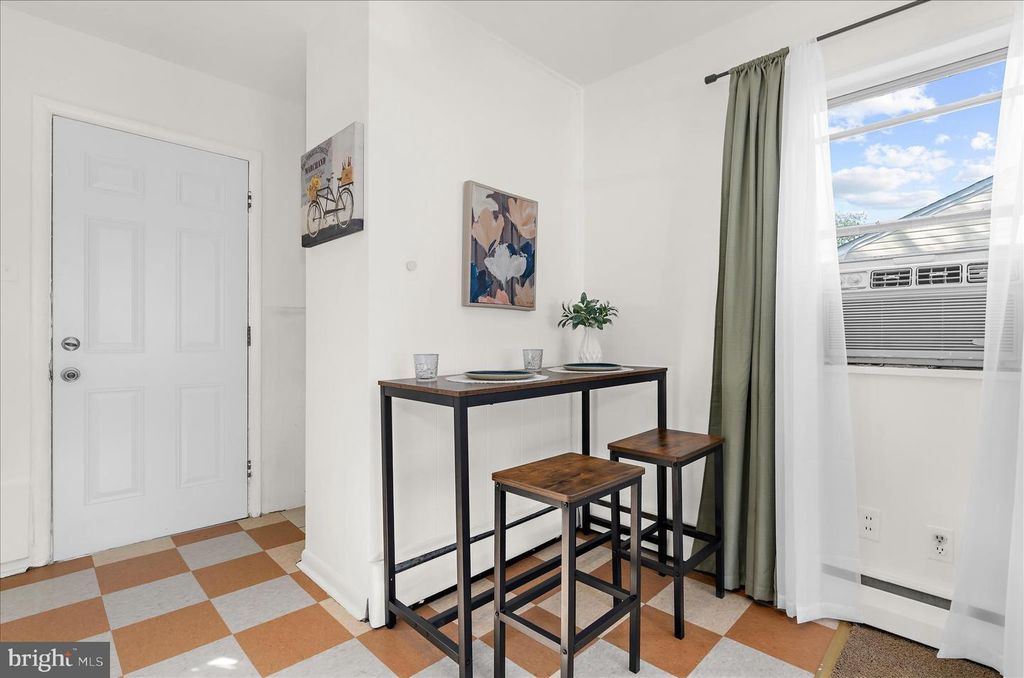 Image 5 of property listing at 120 ROSELAWN RD, Annapolis, MD 21403