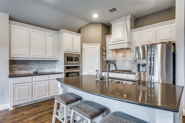 1000 Brenham Drive, Godley, TX 76044