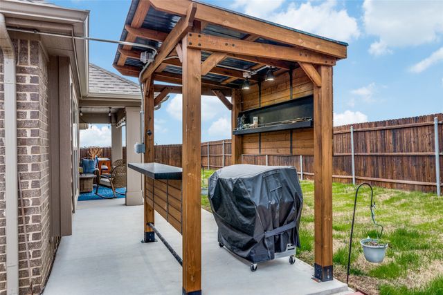 1000 Brenham Drive, Godley, TX 76044