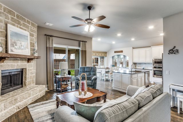 1000 Brenham Drive, Godley, TX 76044