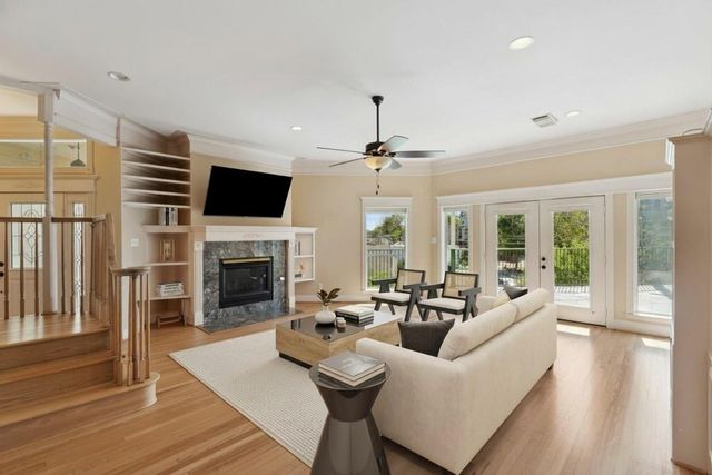 3201 White Oak Drive, Houston, TX 77007