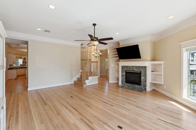 3201 White Oak Drive, Houston, TX 77007