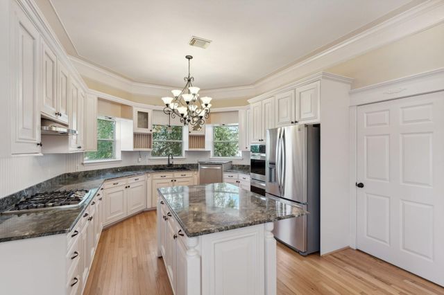 3201 White Oak Drive, Houston, TX 77007