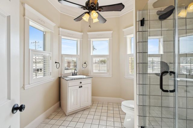 3201 White Oak Drive, Houston, TX 77007