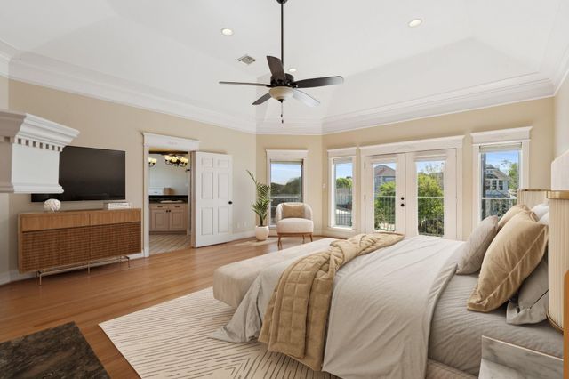 3201 White Oak Drive, Houston, TX 77007