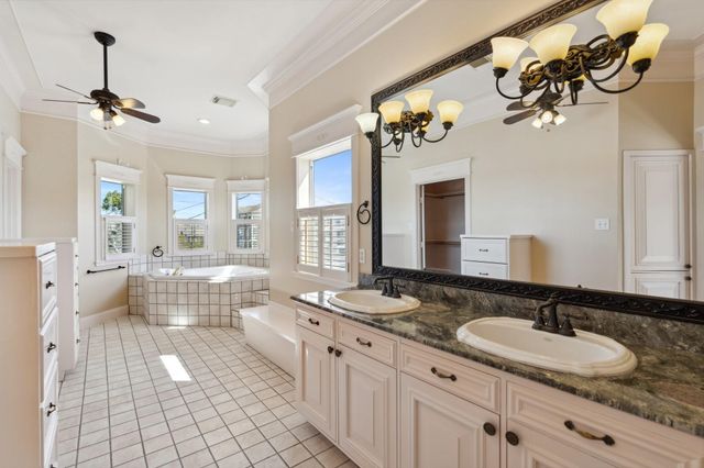 3201 White Oak Drive, Houston, TX 77007