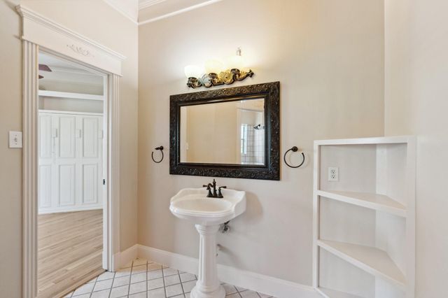 3201 White Oak Drive, Houston, TX 77007