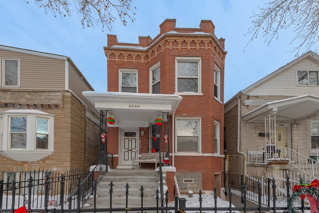 3530 W Evergreen Avenue 2, Chicago, IL 60651