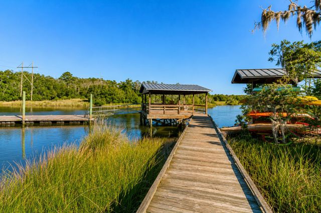 4007 Capensis Lane, Ravenel, SC 29470