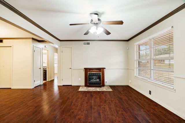 3165 E Houston Street, Paris, TX 75460