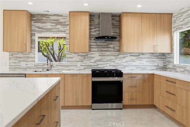 10109 Parr, Sunland, CA 91040