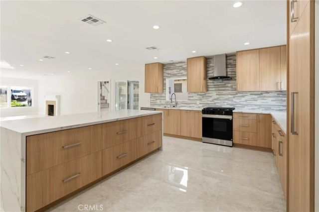 10109 Parr, Sunland, CA 91040