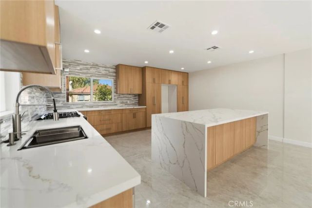 10109 Parr, Sunland, CA 91040