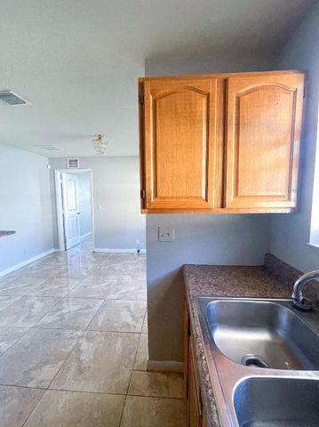 17 SW 6th Avenue, Dania Beach, FL 33004