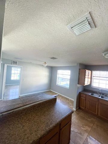 17 SW 6th Avenue, Dania Beach, FL 33004