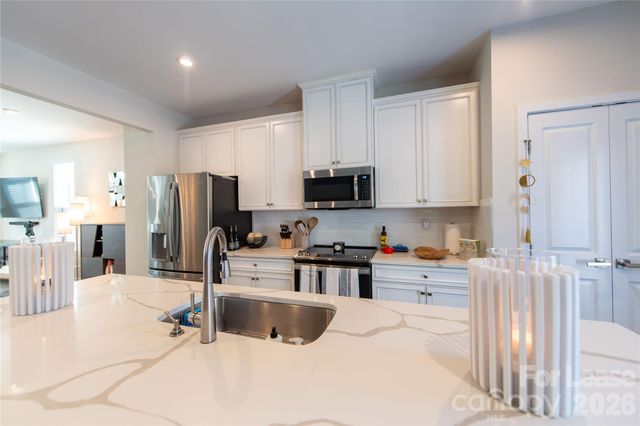 653 Uwharrie River Road, Charlotte, NC 28211