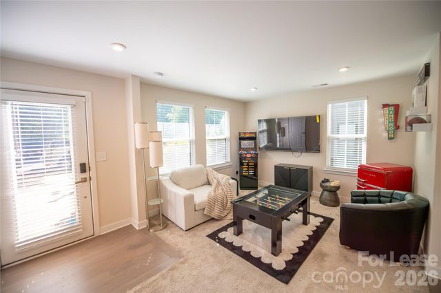 653 Uwharrie River Road, Charlotte, NC 28211