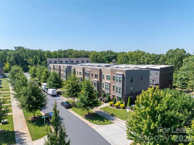 653 Uwharrie River Road, Charlotte, NC 28211